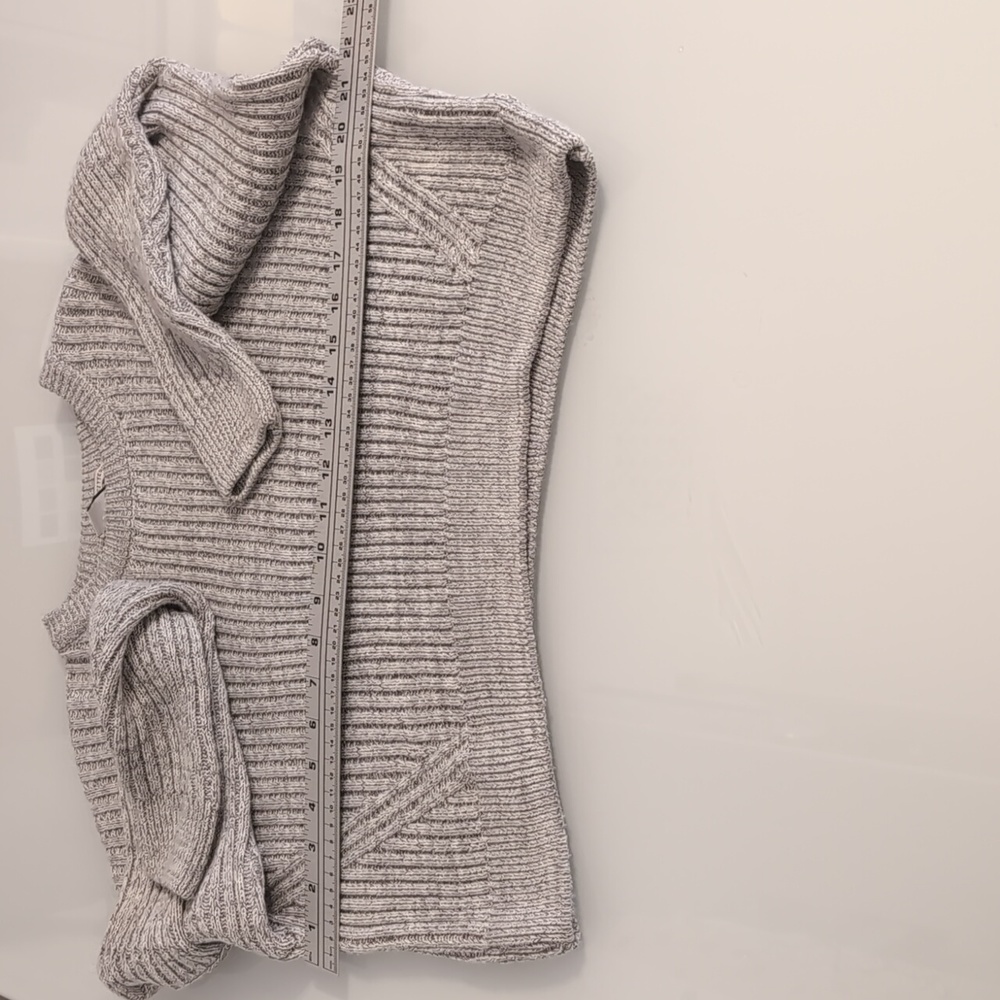 Urban Outfitters Gray Knit Ribbed Cropped Long Sleeve Pullover Sweater S… - Picture 5 of 6